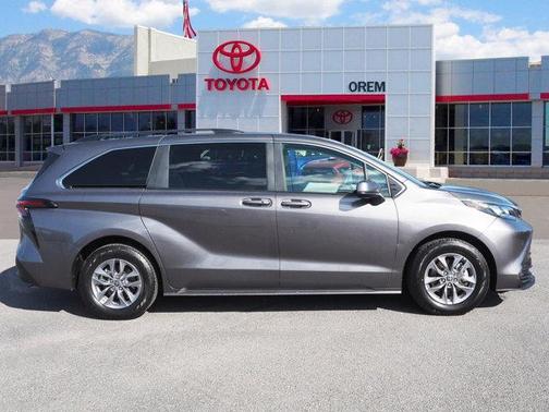 2024 Toyota Sienna LE