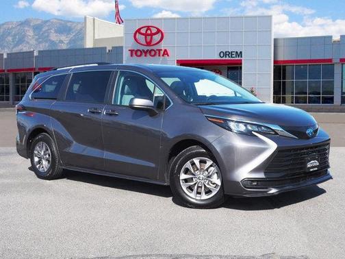2024 Toyota Sienna LE