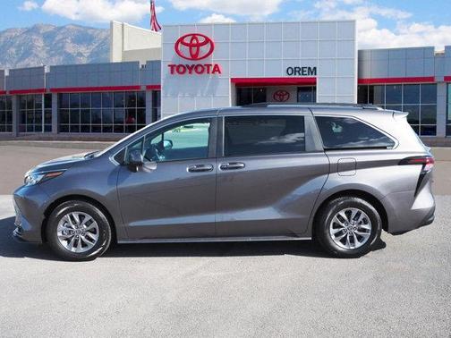 2024 Toyota Sienna LE