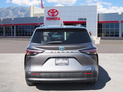 2024 Toyota Sienna LE