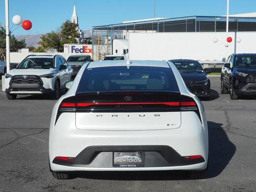 2025 Toyota Prius LE