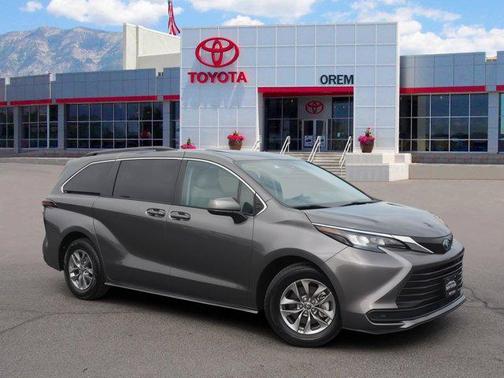 2024 Toyota Sienna LE