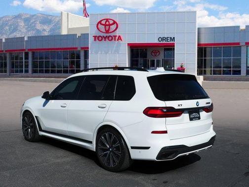 2021 BMW X7 M50i