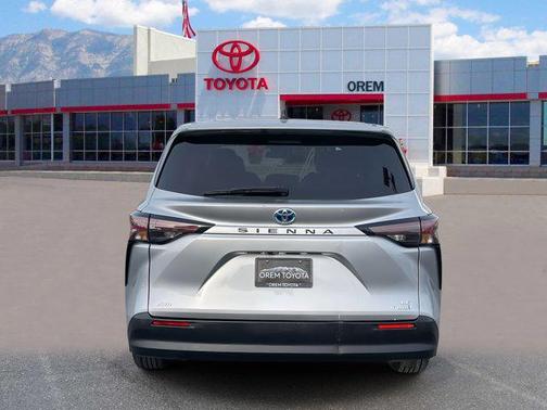 2024 Toyota Sienna LE