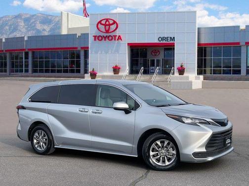 2024 Toyota Sienna LE
