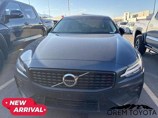 2022 Volvo S60 T5 Momentum