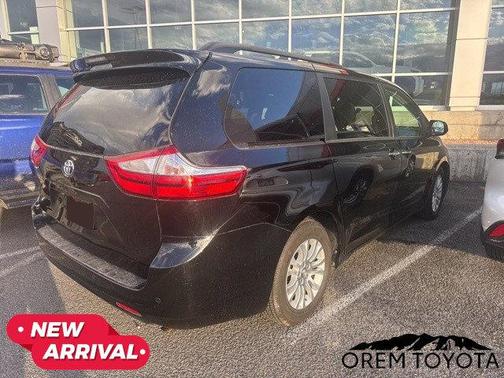 2017 Toyota Sienna XLE