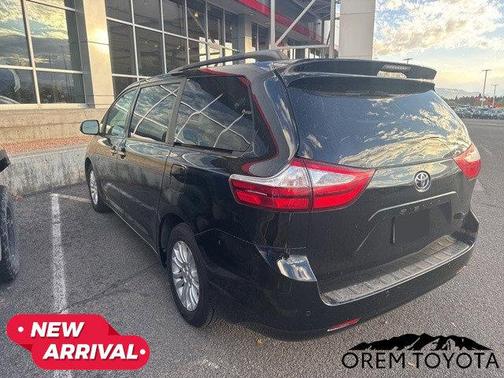 2017 Toyota Sienna XLE