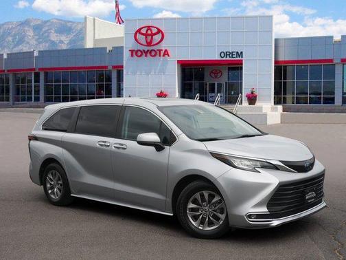 2022 Toyota Sienna XLE 7 Passenger