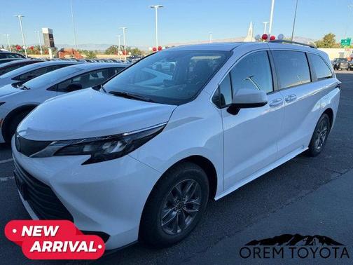 2024 Toyota Sienna LE