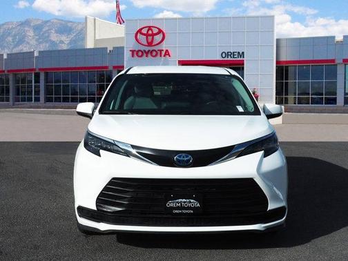 2024 Toyota Sienna LE