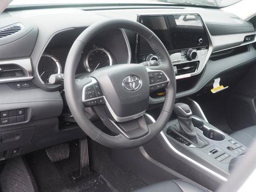 2026 Toyota Highlander XLE