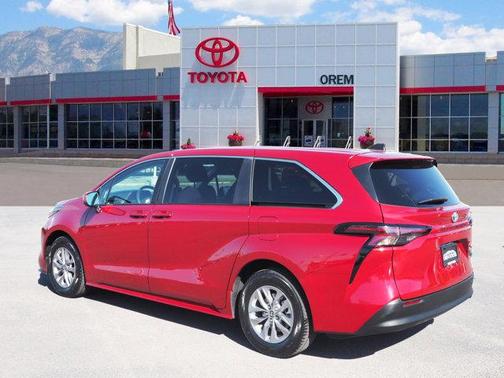 2024 Toyota Sienna LE