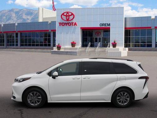 2024 Toyota Sienna LE
