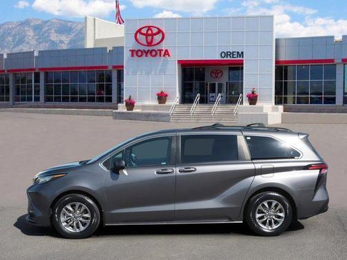 2022 Toyota Sienna LE