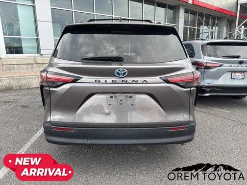 2022 Toyota Sienna LE