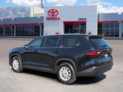 2025 Toyota Highlander LE