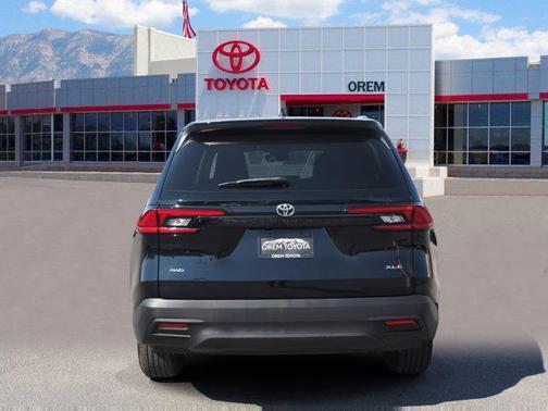 2025 Toyota Highlander LE