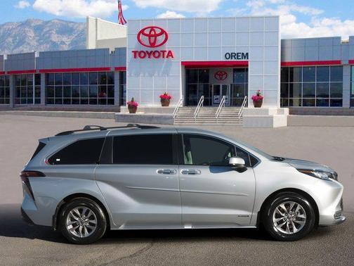 2021 Toyota Sienna XLE 7 Passenger