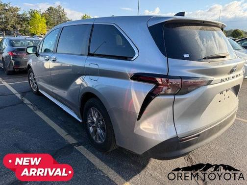 2024 Toyota Sienna LE
