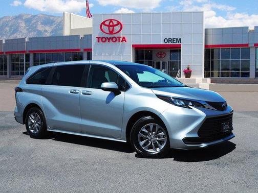 2024 Toyota Sienna LE
