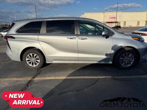 2024 Toyota Sienna LE