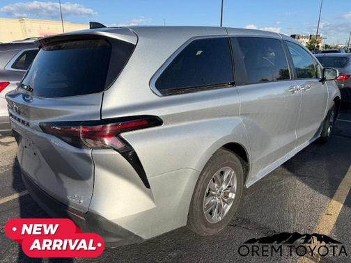 2024 Toyota Sienna LE