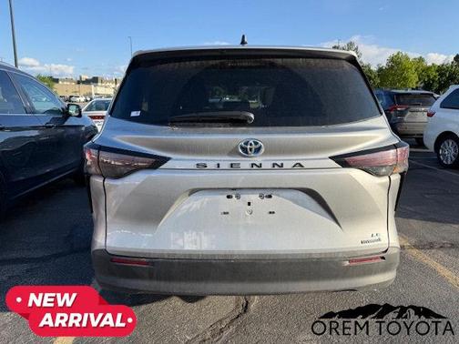 2024 Toyota Sienna LE