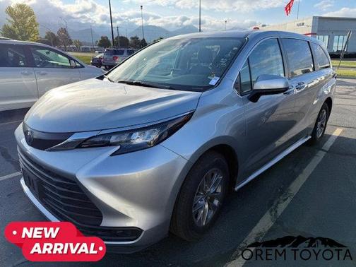 2024 Toyota Sienna LE