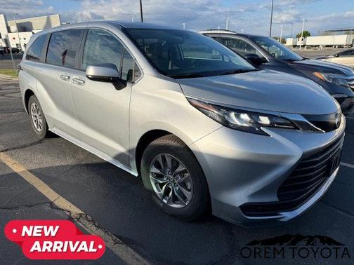2024 Toyota Sienna LE