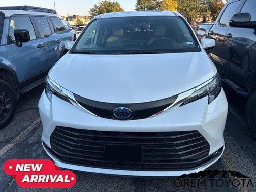 2025 Toyota Sienna XLE 8 Passenger
