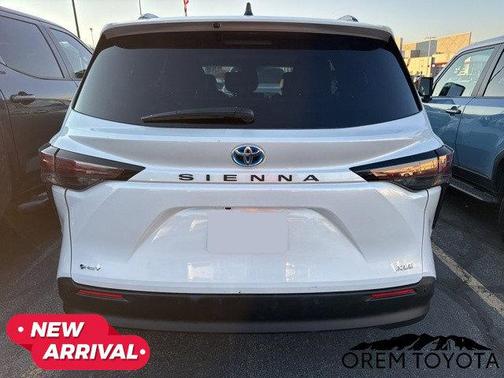 2025 Toyota Sienna XLE 8 Passenger