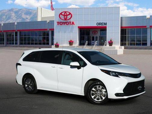 2024 Toyota Sienna LE