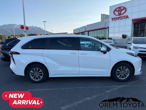 2024 Toyota Sienna LE