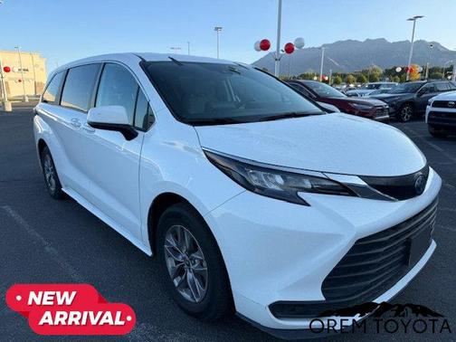 2024 Toyota Sienna LE