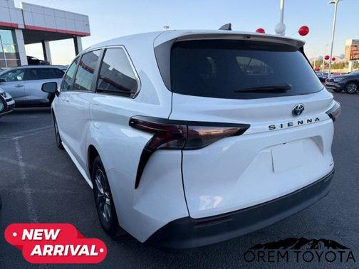 2024 Toyota Sienna LE
