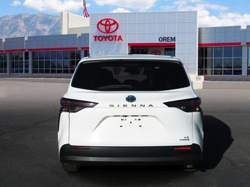 2024 Toyota Sienna LE