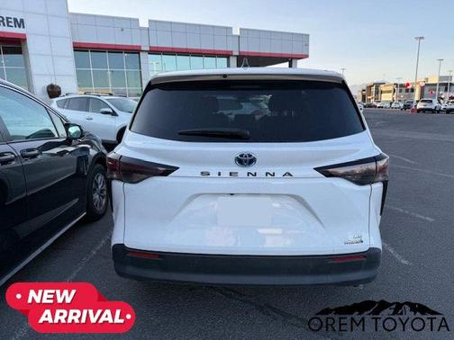 2024 Toyota Sienna LE