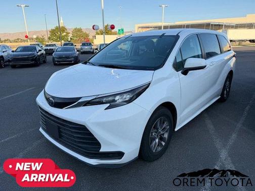 2024 Toyota Sienna LE