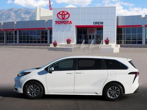 2024 Toyota Sienna LE