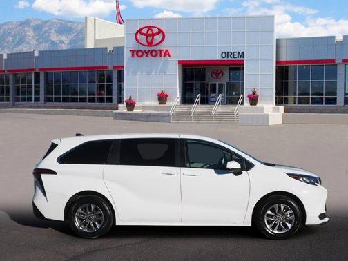 2024 Toyota Sienna LE