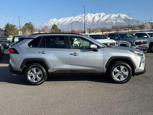 2025 Toyota RAV4 Hybrid XLE