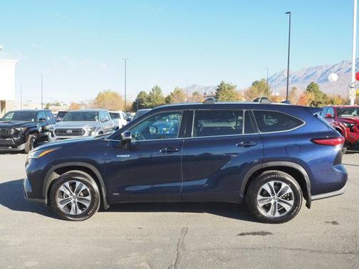 2021 Toyota Highlander Hybrid XLE