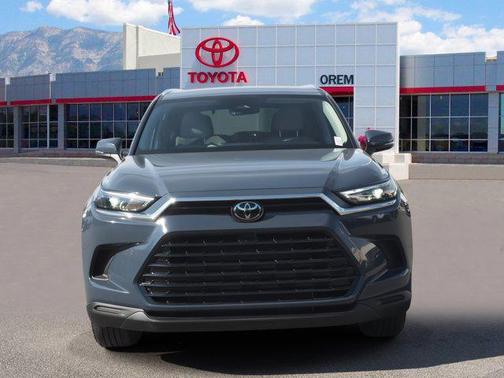 2025 Toyota Highlander LE