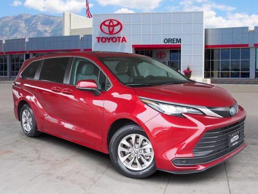 2024 Toyota Sienna LE