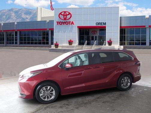 2024 Toyota Sienna LE