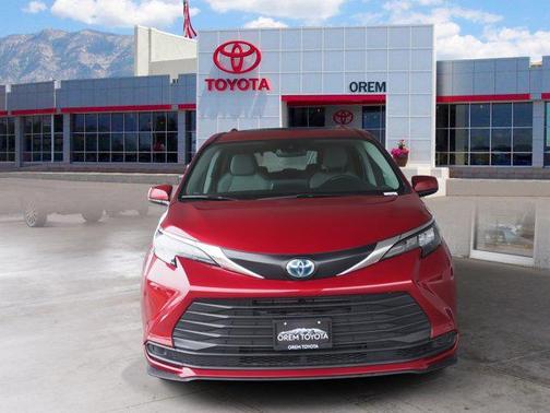 2024 Toyota Sienna LE