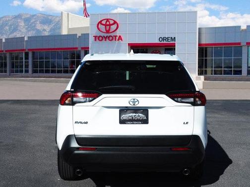 2025 Toyota RAV4 LE
