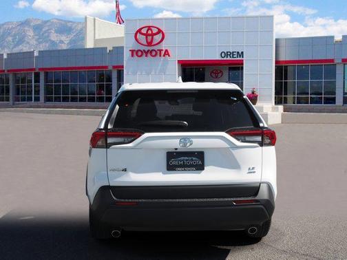 2025 Toyota RAV4 LE