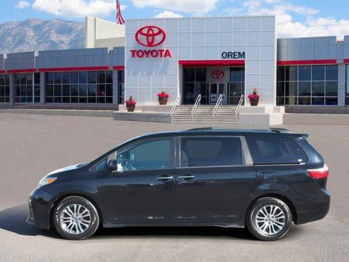 2018 Toyota Sienna XLE